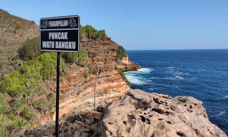 Harga Tiket Pantai Ngetun