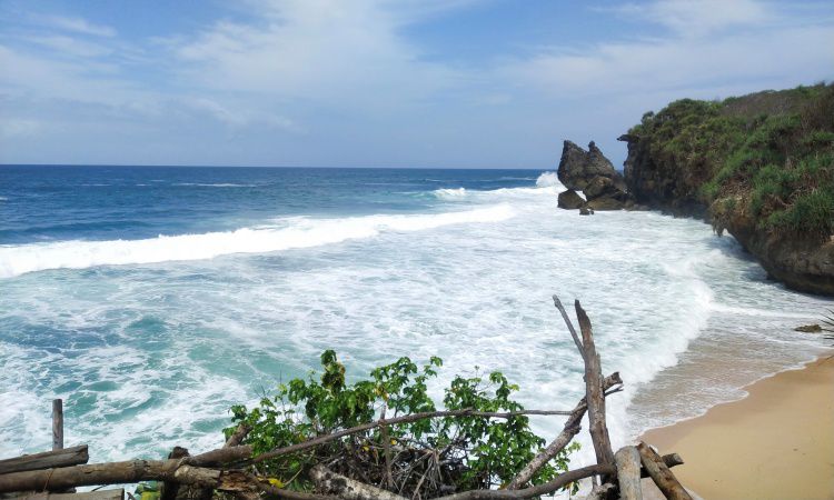 Harga Tiket Pantai Widodaren