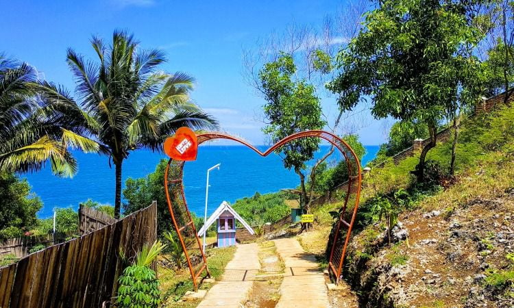 Harga Tiket Teras Kaca Pantai Nguluran