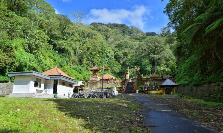 Pura Teratai Bang, Pura Indah dengan Panorama Alam Memukau di Tabanan Bali