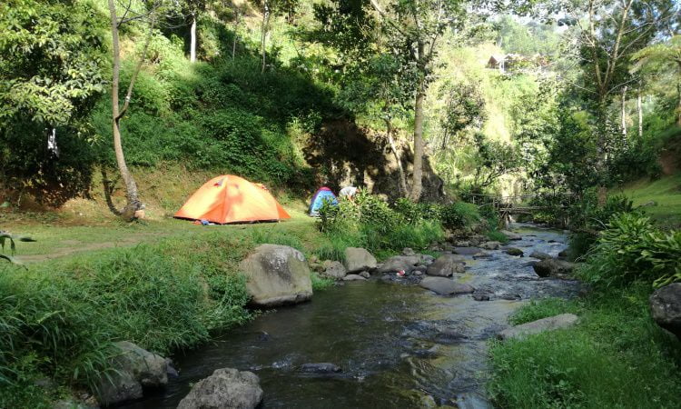 Aktivitas Menarik di Curug Tilu Leuwi Opat