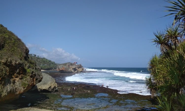 Aktivitas Menarik di Pantai Mbuluk