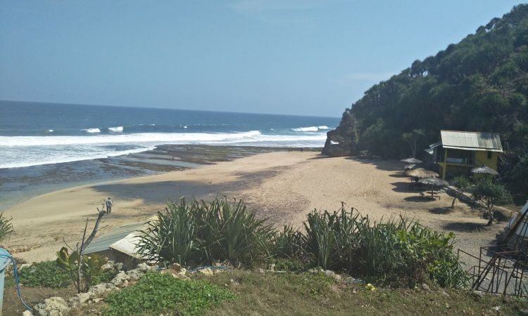 Daya Tarik Pantai Seruni