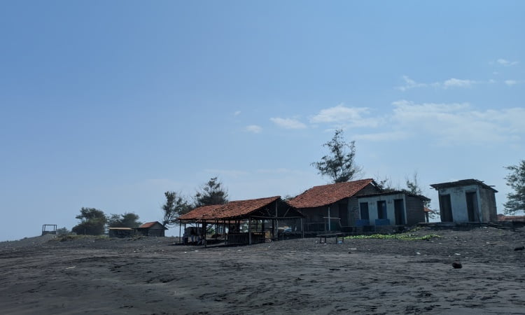 Fasilitas Pantai Congot