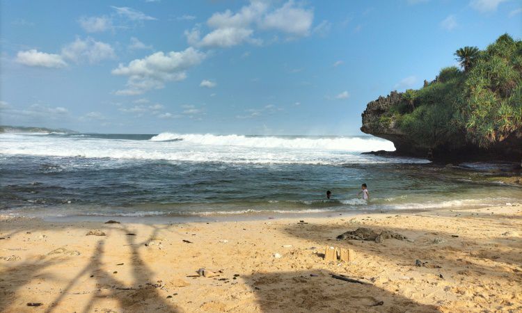 Harga Tiket Masuk Pantai Mbuluk