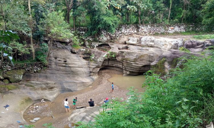 Aktivitas Menarik Air Terjun Luweng Sampang