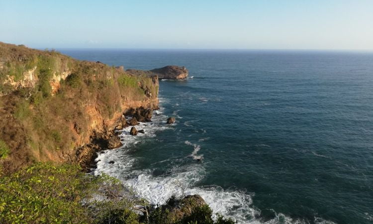 Daya Tarik Pantai Grigak