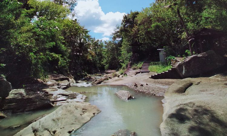 Harga Tiket Masuk Air Terjun Luweng Sampang