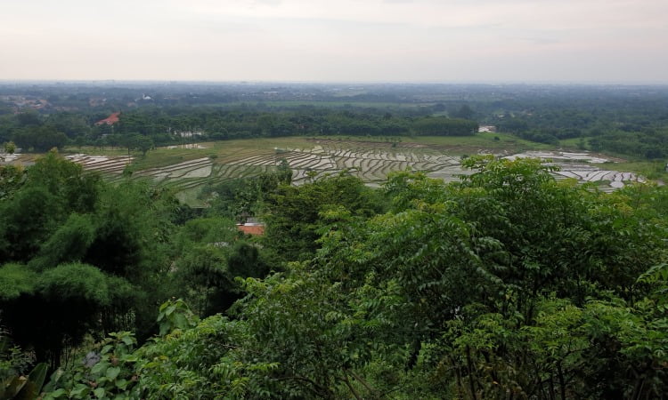 Pemandangan Saat Siang Bukit Gronggong
