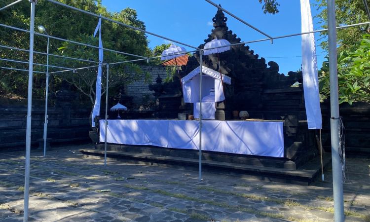 Aktivitas Pura Candidasa Karangasem