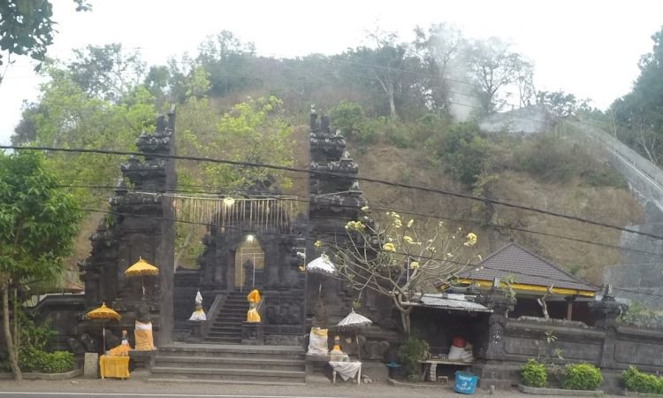 Fasilitas Pura Candidasa Karangasem