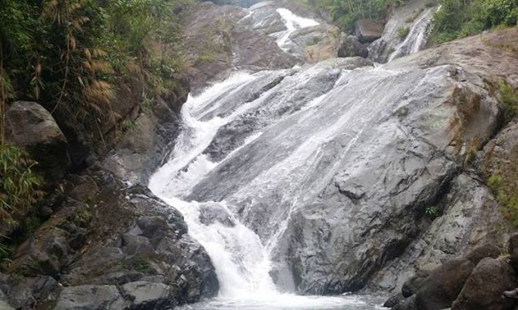 Objek wisata air terjun Sarambu Masiang