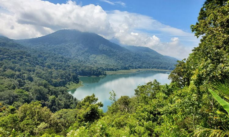 Atraksi Twin Lake View Bali