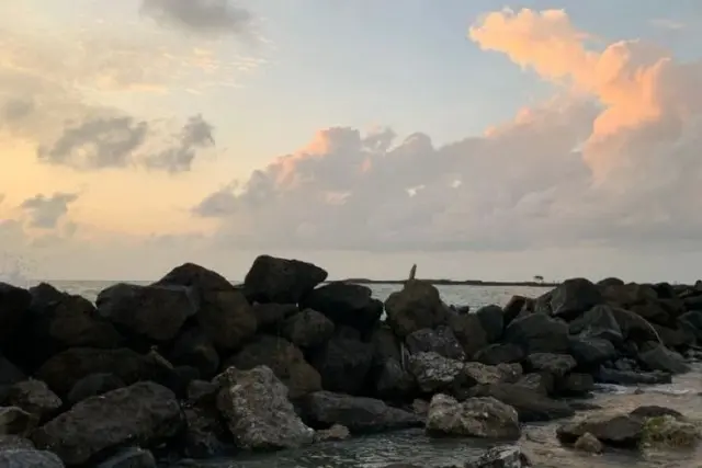 Pesona Pantai Sejarah Batubara