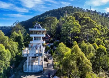 Menara Pandang Tele, Menikmati Sisi Lain Keindahan Danau Toba di Samosir